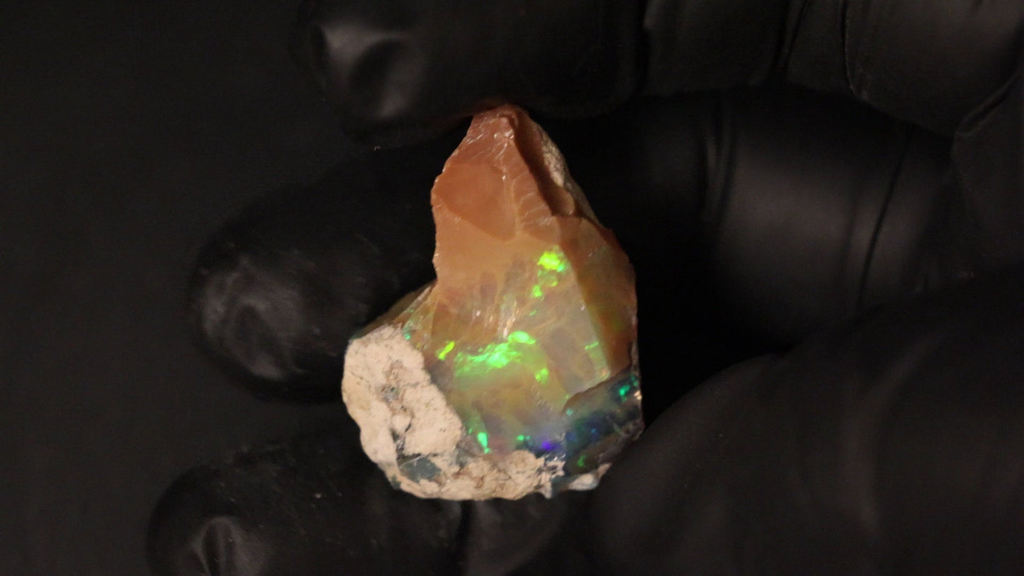 7.86 gm Ethiopian rough opal