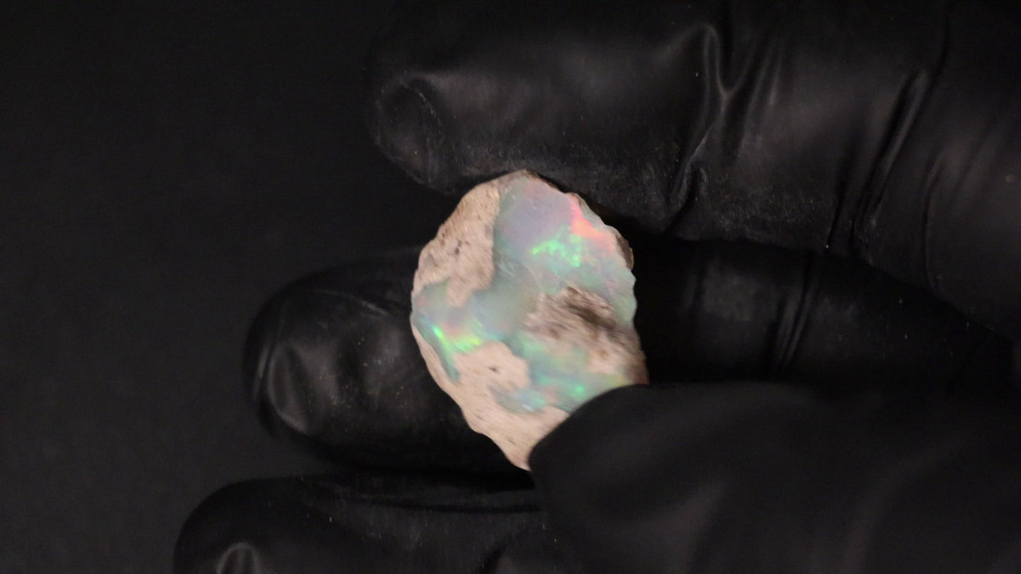4.74 gm Ethiopian rough opal