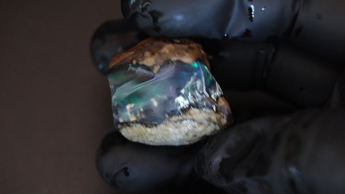 17 gm Ethiopian rough opal