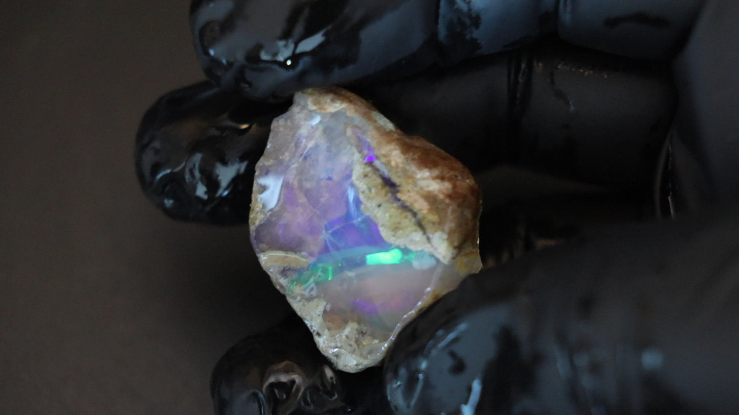 11 gm Ethiopian rough opal