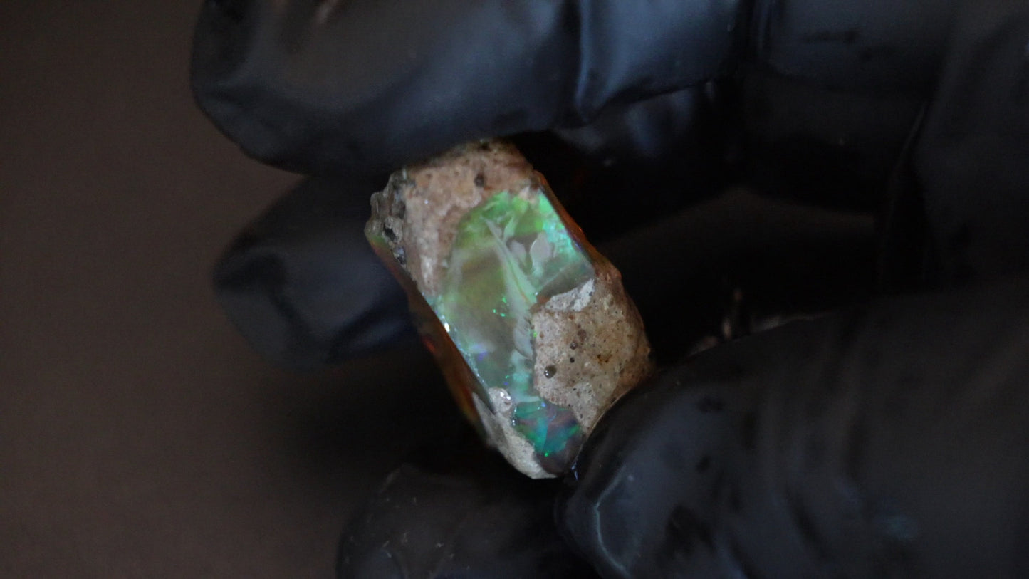 9 gm Ethiopian rough opal