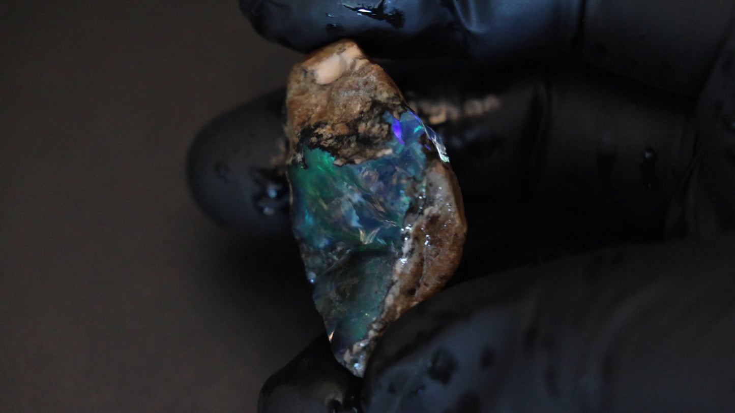 9 gm Ethiopian rough opal