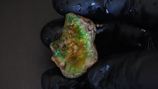 9 gm Ethiopian rough opal
