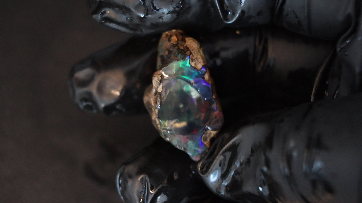 8 gm Ethiopian rough opal