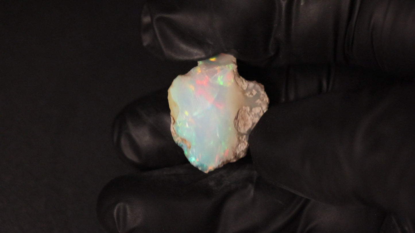 3.95 gm  Ethiopian rough opal