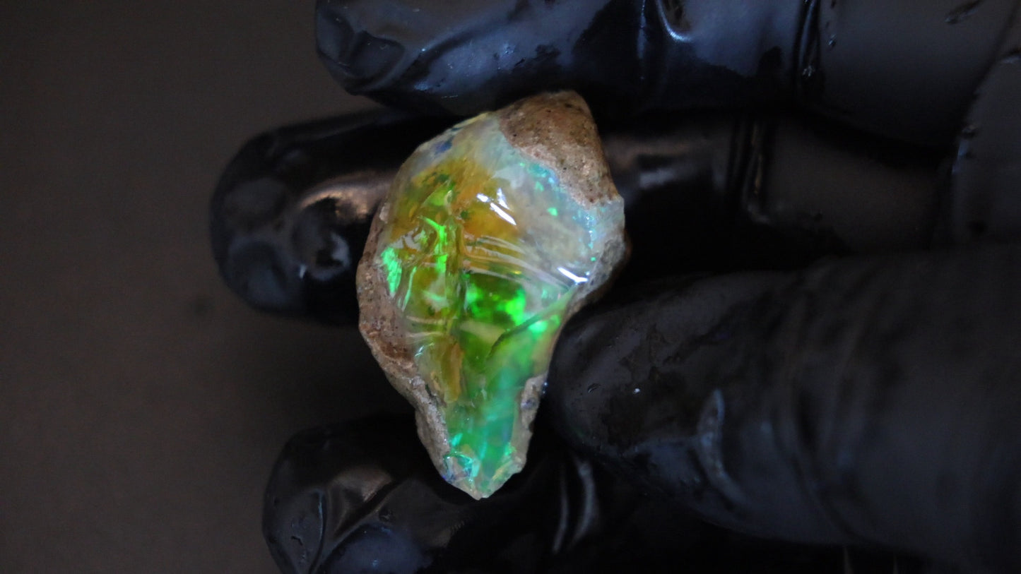 8 gm Ethiopian rough opal
