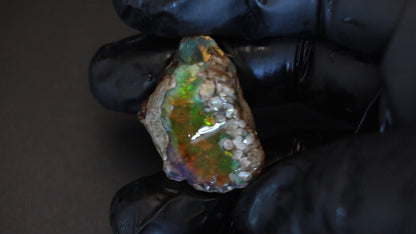 9 gm Ethiopian rough opal