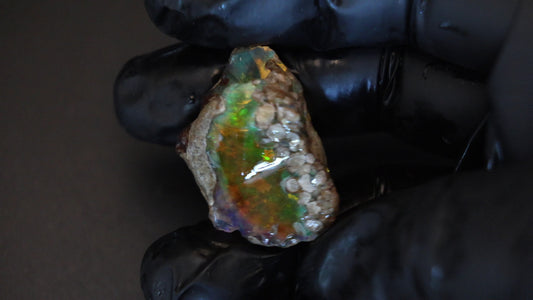 9 gm Ethiopian rough opal