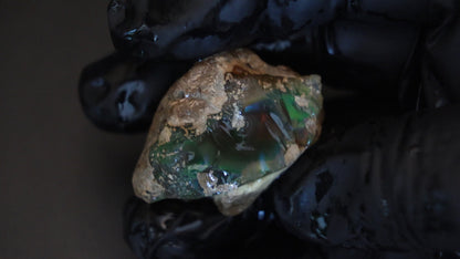 17 gm Ethiopian rough opal