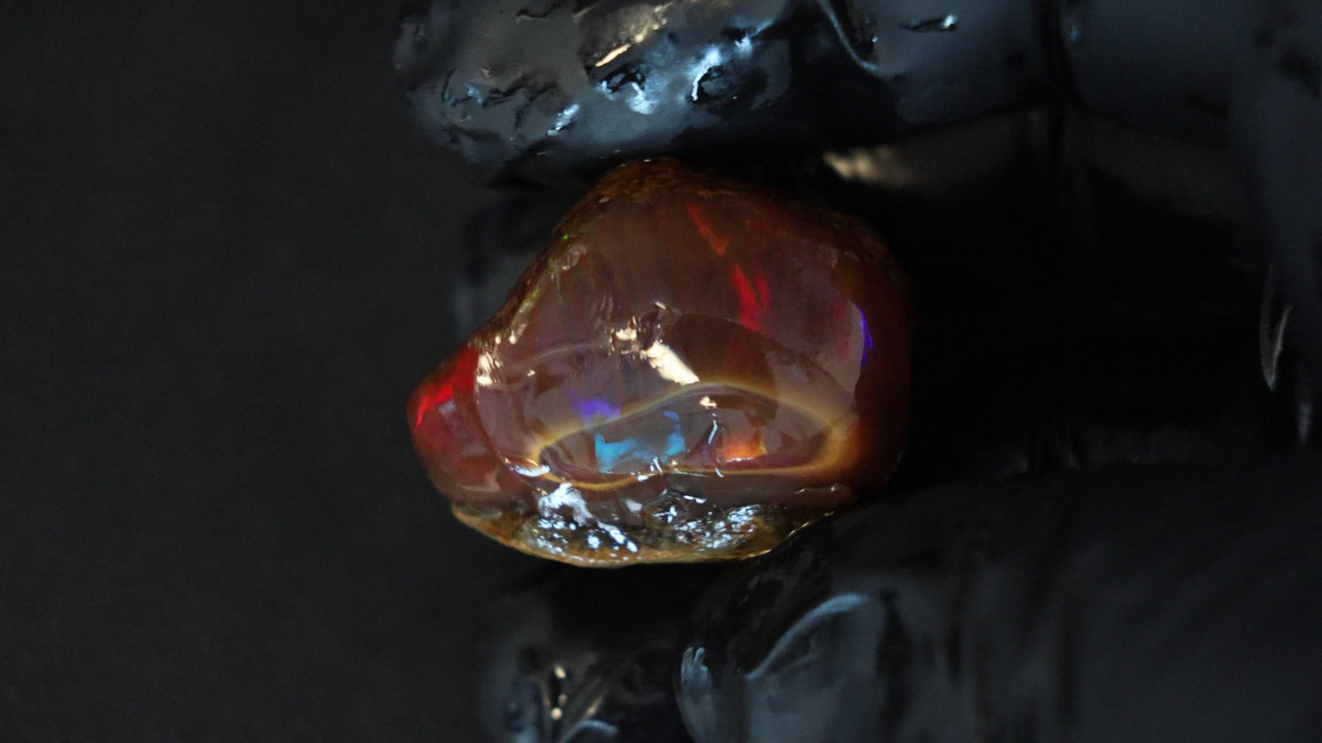 23 gm Ethiopian rough opal