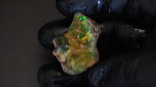 9 gm Ethiopian rough opal