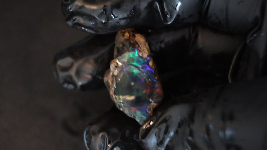 8 gm Ethiopian rough opal