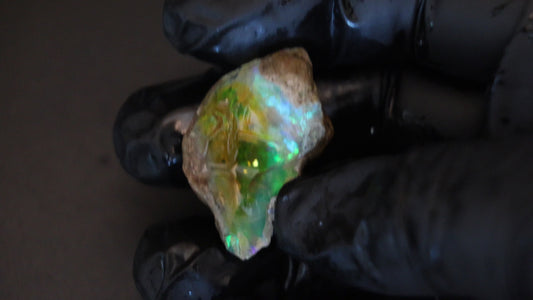 8 gm Ethiopian rough opal