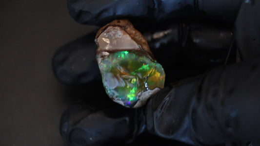 14 gm Ethiopian rough opal