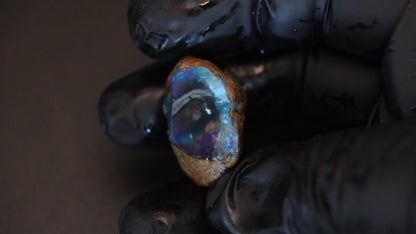 8 gm Ethiopian rough opal